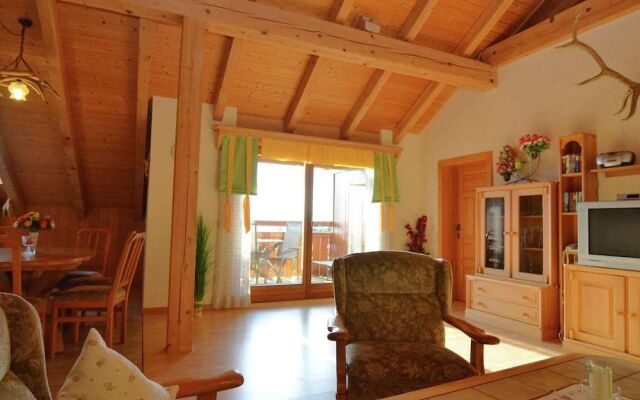 Cushy Apartment with Hot Tub, Sauna, Solarium, BBQ, Balcony
