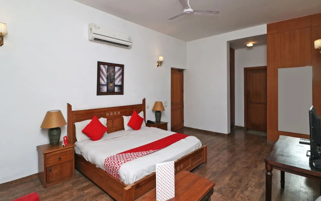 FabHotel Pearl Villas Sector 31