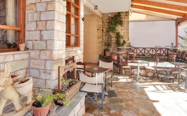 Quaint Holiday Home in Stournareika With Terrace