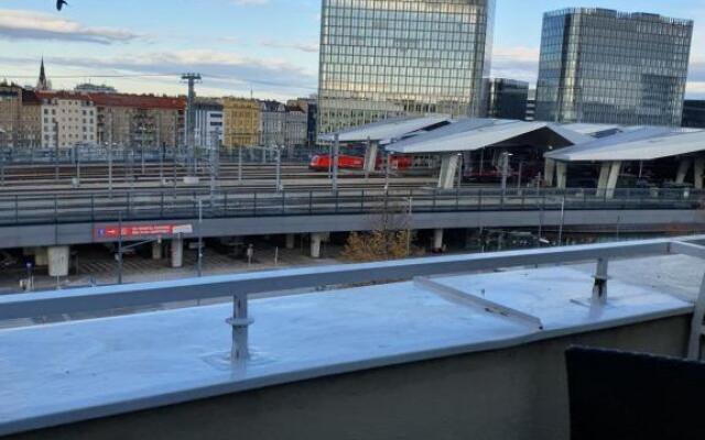 Smarte Dachgeschosswohnung mit 2 Terrassen direkt am Hauptbahnhof