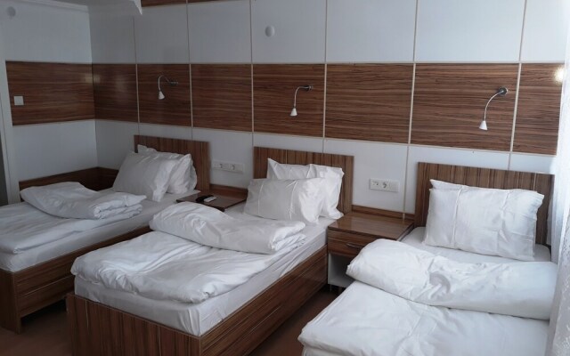 Dilmac Hotel