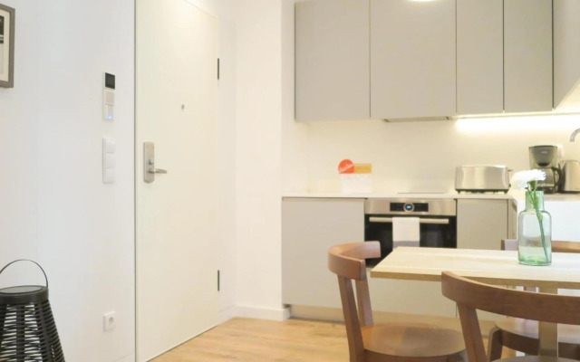 Chiado modern apt with ac elevator green terrace