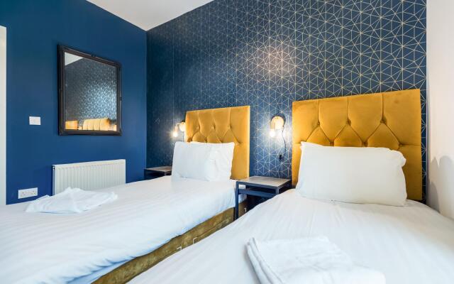 Queen Street Apartments by Sasco