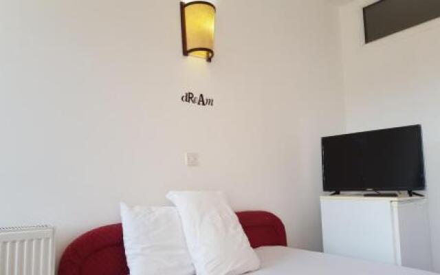 Art Theatre Caffe - River view Hotel