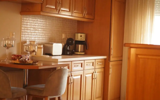 Daphne Luxury Apartment