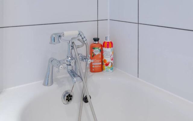 Beautifully Designed 1 Bedroom Apartment