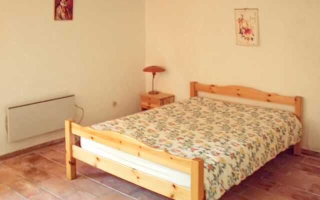 Apartment With 2 Bedrooms in Cavalaire-sur-mer, With Enclosed Garden -