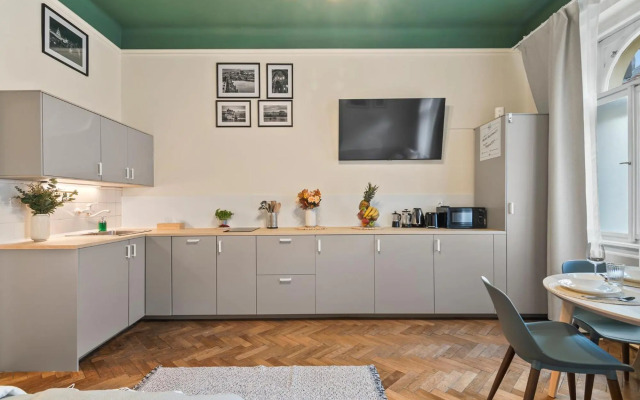 APTs in OLD TOWN PRAGUE by Michal&Friends