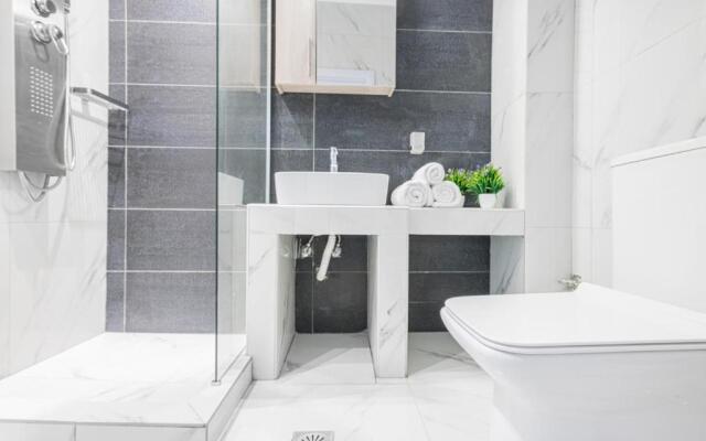 Design Suites Efharis (Brusco)