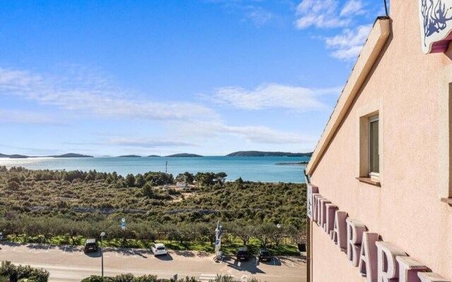 Barun Apartments - One Bedroom Apartment With Terrace and Sea View