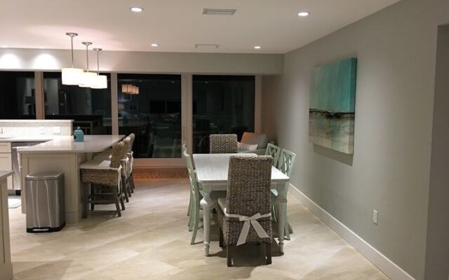 Jamaica Royale - 804 - 2 Br Condo