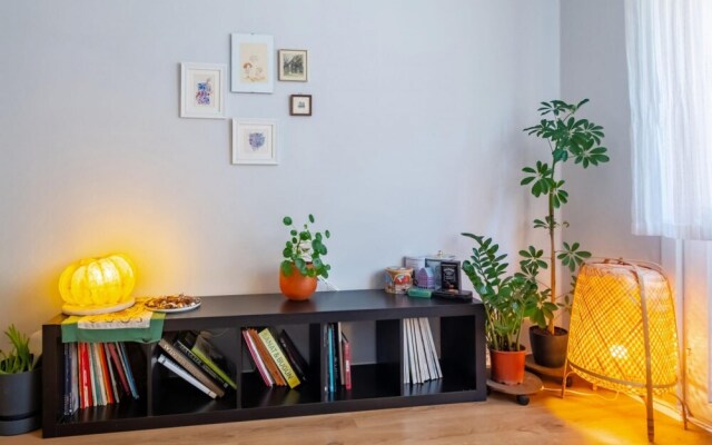 Eclectic Flat Near Metro With Terrace in Kadikoy