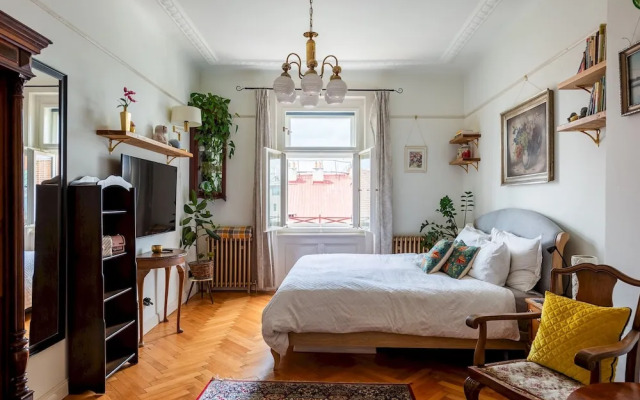Premium 3 Bed 3 Bath Lounge Apartment