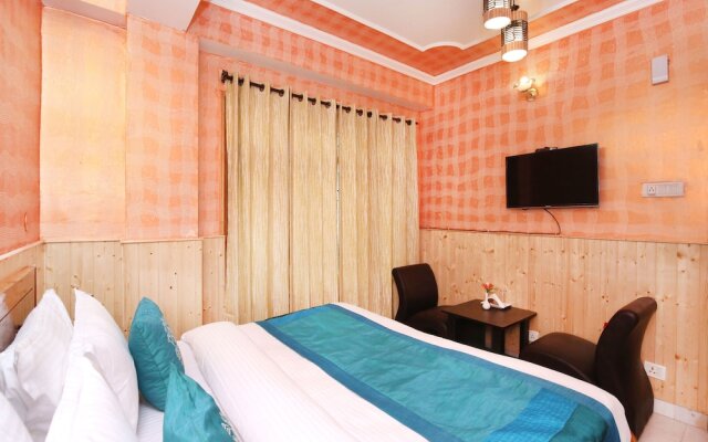 OYO 10411 Home Family Suite Panthaghati Shimla
