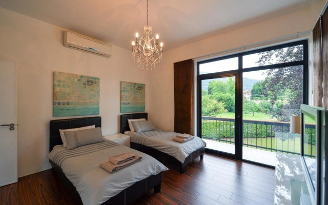 Nia Villa