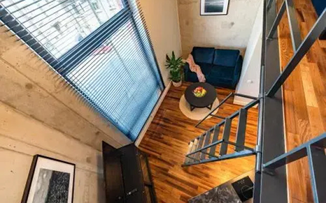 Dream Stay - Modern City Center Loft Near Bus Station