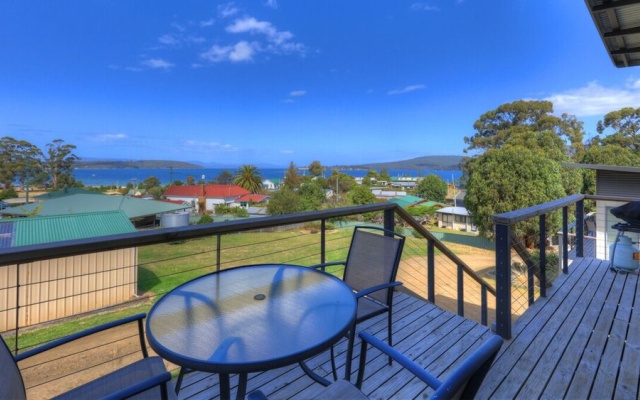 Ocean View Cottages - Essentially Tas Dover – Balcony – Dover
