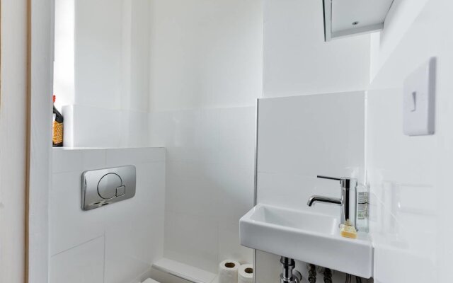 2BR Apartment - 10mins to Canary Wharf!