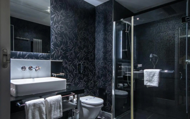 Vernazza Suites Hotel