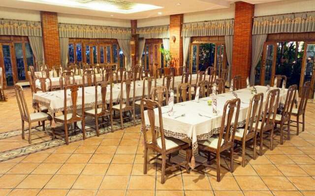 Omah Sinten Heritage Hotel & Resto