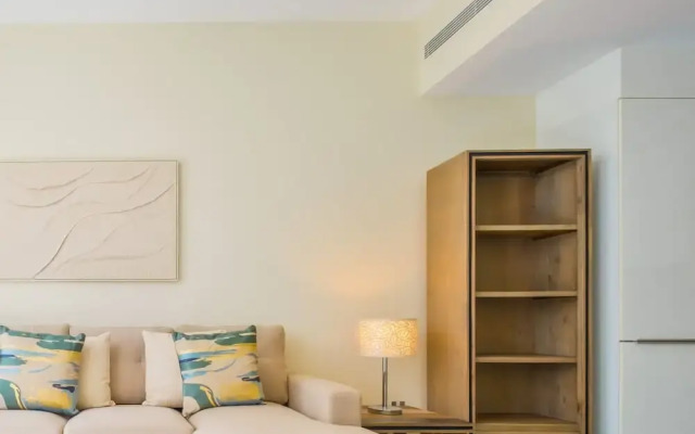 LUX  Pad Executive Suite Canal View 5