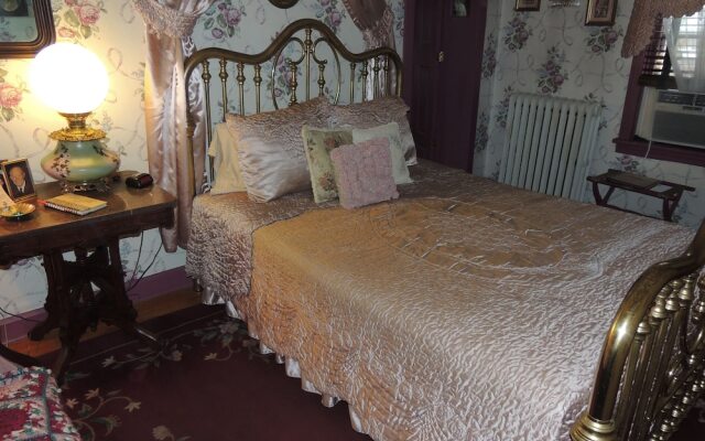 Historic Farnsworth House Inn