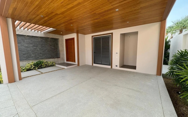 Breeze Villa with maid by Lofty