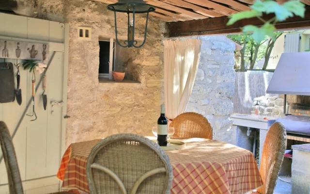 Splendid Villa in Viens with Swimming Pool