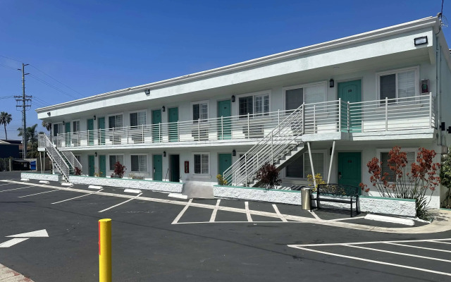 Super 8 by Wyndham Oceanside Downtown