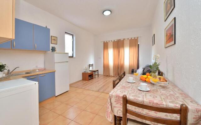 Beachfront Skoblar Holiday Home with Seaview