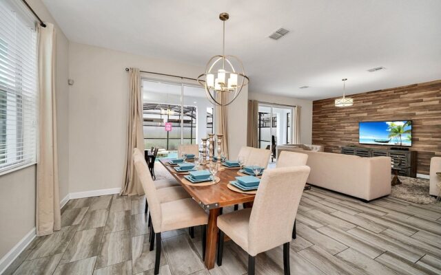 Gorgeous, Modern Home W/private Pool!