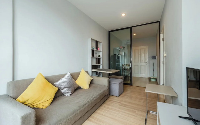 Chic Condo Near Shops & Nightlife C203