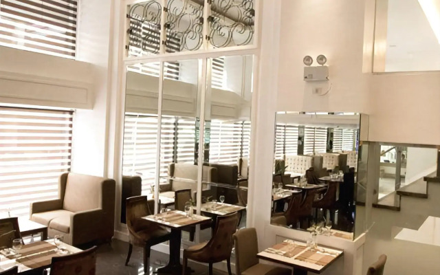 Hotel St Ellis