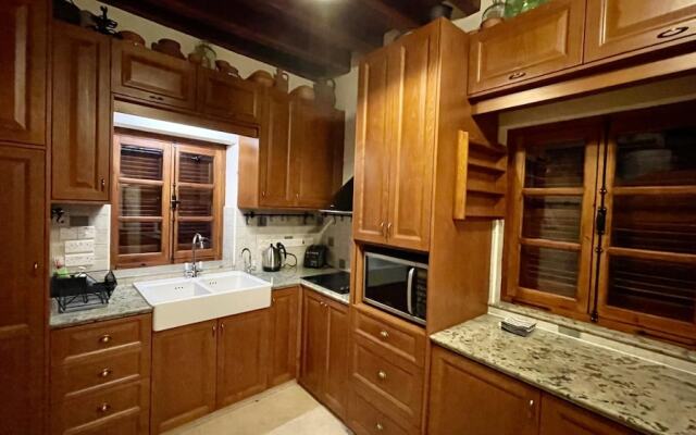 Juliet Suite Studio in Dhoros