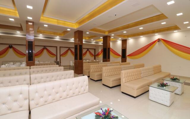 OYO 13406 Hotel Golden Leaf
