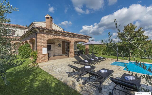 Rustica in Visnjan with 5 bedrooms and 1 bathrooms