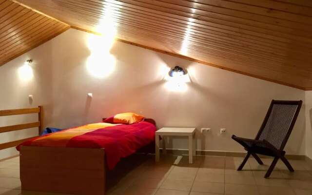 Moradia Perto da Praia da Arrifana, by Izibookings