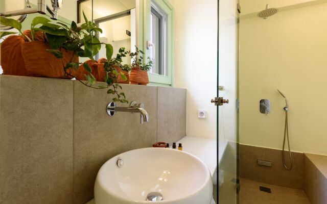 Plioni Villas & Suites