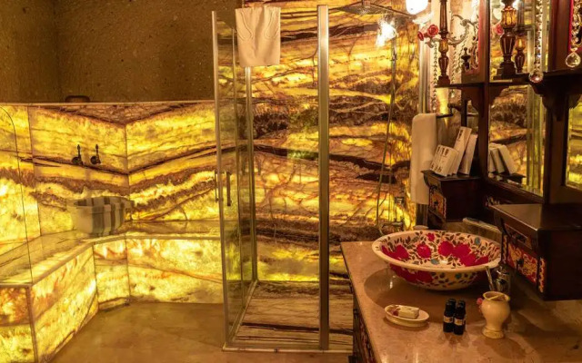 Elika Cave Suites & Spa