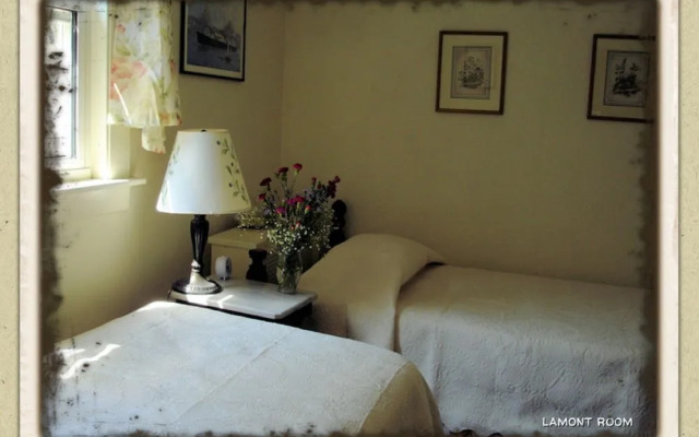 Spruce Moose Lodge and Cottages