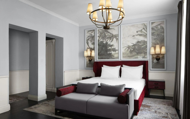 Adahan DeCamondo Pera, Autograph Collection