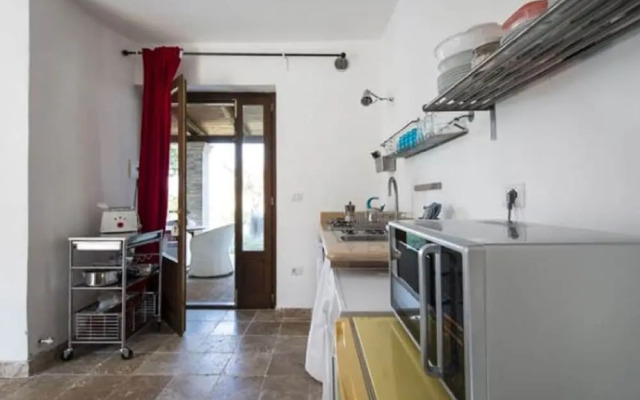 Belvilla by OYO Enticing Apartment With Pool
