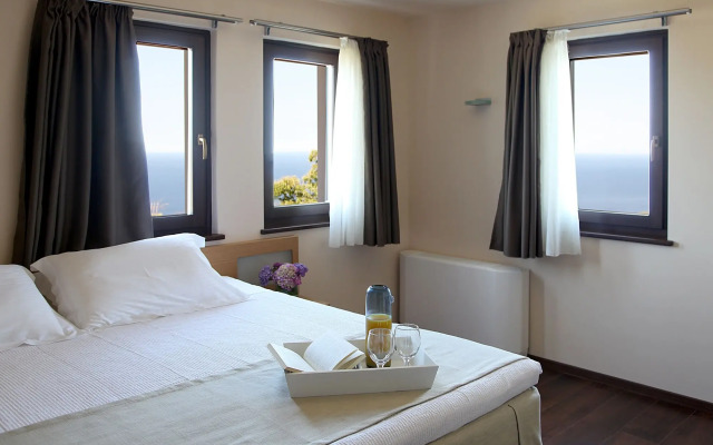 Theta Hotel