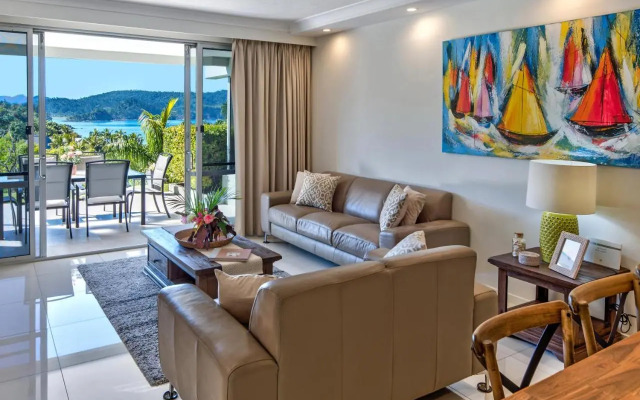 Superior Poinciana 011 on Hamilton Island