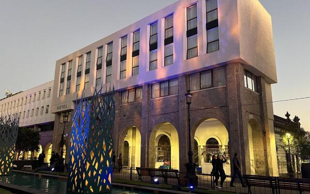 Six Hotel Guadalajara Degollado