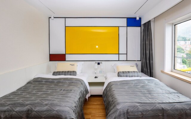 Qingdao Lohas Home Hotel