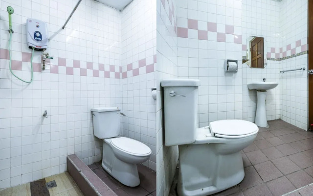 OYO 89997 Kurnia Hotel