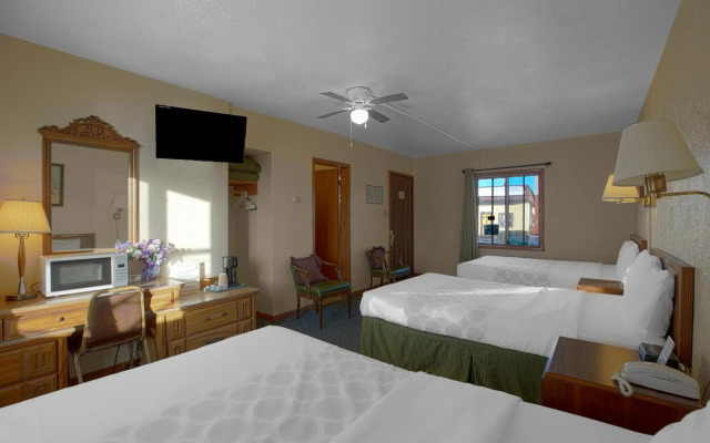 Love Hotels Silver Street by OYO at Hurley WI