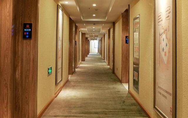 Vienna Hotel 3 best Wuwei City south
