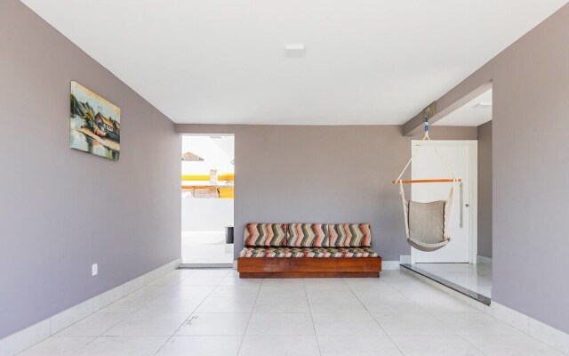 Casa Moderna em Condomínio de Canasvierias